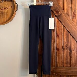 Lululemon size 2 High rise Wunder Train NWT 25 inch with pockets
